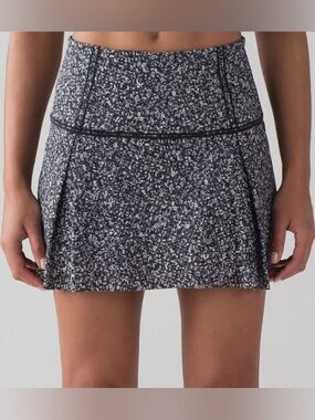 Lululemon Lost In Pace Skirt (Tall) (15")